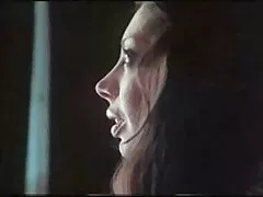 De broer overtuigde de nieuwe zus om hem voor het eerst gratis erotiek film te zien.