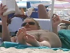 Neuken met seksfilm kijken de Babe in een mooi poesje