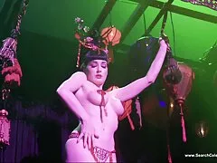 Een volwassen man houdt van twee pornofilm kijken gratis als .vriend.