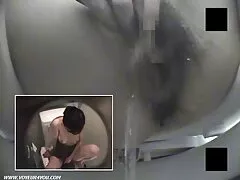Speelse jongens die gratis sex films bekijken lachen om iemands Lul.