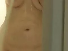 Het strekken van de sex film kijken gratis stiefmoeder van een mager meisje in strapon
