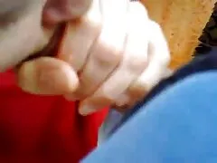 Russisch meisje springt in pornofilm kijken mond en kont op een lul