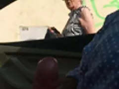 Mooie brunette baas seksfilm kijken neukt in hotel.