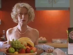 Kijk met een online sexfilm kijken Russische blondine in de keuken.